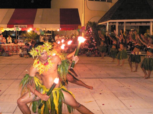 100- Fete de Noel municipale a Uturoa 